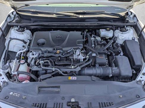 Used 2019 Toyota Camry LE FWD image 21