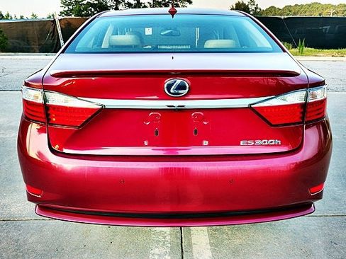 Used 2013 Lexus ES 300h w/ Luxury Pkg FWD image 8
