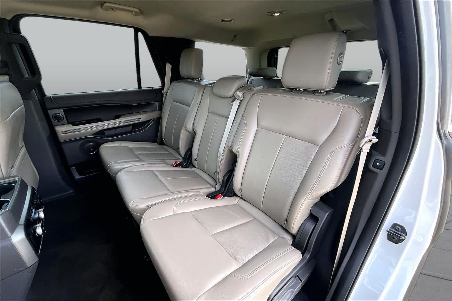 Used 2019 Ford Expedition XLT w/ Equipment Group 202A RWD image 21