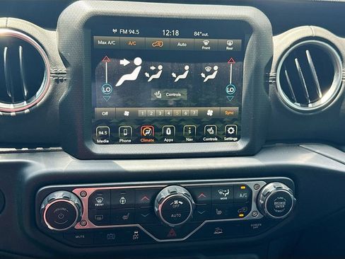 Used 2022 Jeep Wrangler Unlimited Sahara w/ Cold Weather Group AWD/4WD image 17