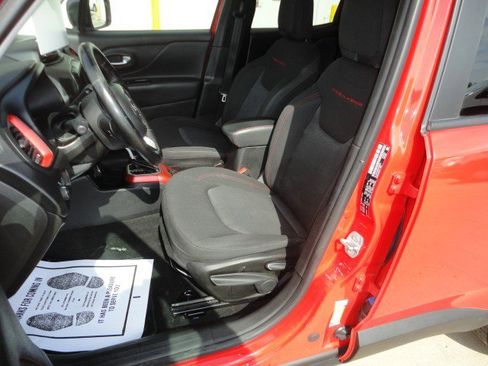 Used 2018 Jeep Renegade Trailhawk w/ Cold Weather Group II image 4