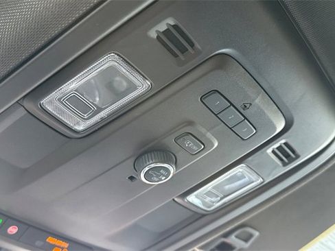 Used 2024 Chevrolet Suburban LT image 25