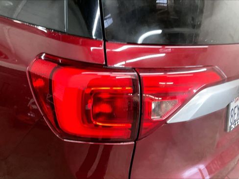 Used 2018 GMC Acadia Denali w/ Technology Package image 32