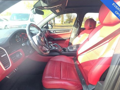 Used 2023 Porsche Cayenne GTS image 5