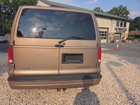 Used 2002 Chevrolet Astro Passenger AWD image 6