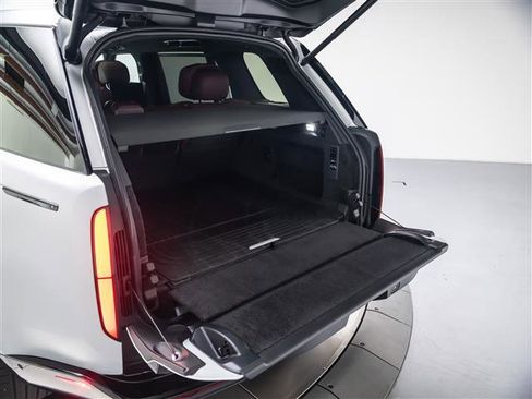 New 2026 Land Rover Range Rover Long Wheelbase Autobiography AWD/4WD image 34