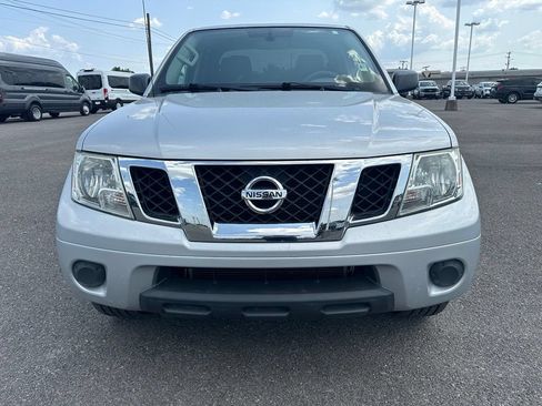 Used 2019 Nissan Frontier SV AWD/4WD image 2