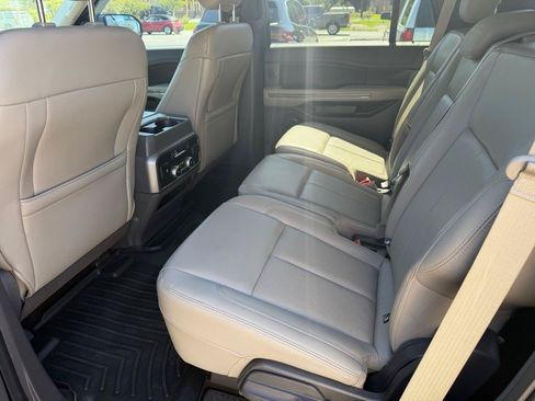 Used 2019 Ford Expedition XLT w/ Equipment Group 202A RWD image 13