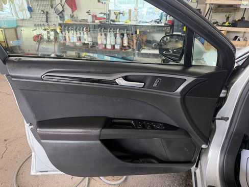 Used 2014 Ford Fusion SE w/ Equipment Group 201A FWD image 10