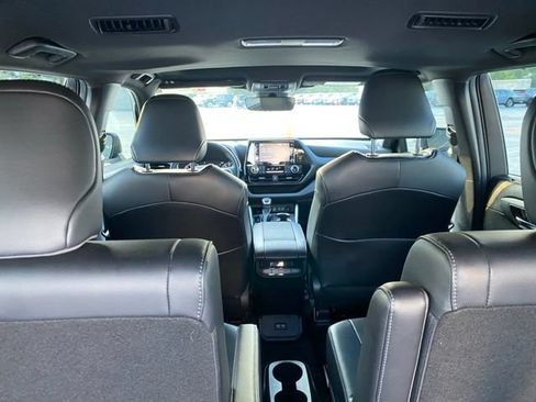 Used 2022 Toyota Highlander XSE AWD/4WD image 10