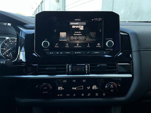 Used 2025 Nissan Pathfinder SV image 27