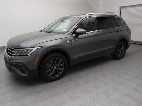 Used 2022 Volkswagen Tiguan SE AWD/4WD image 2