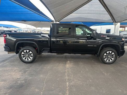 Used 2024 Chevrolet Silverado 2500 Custom w/ Custom Value Package image 8