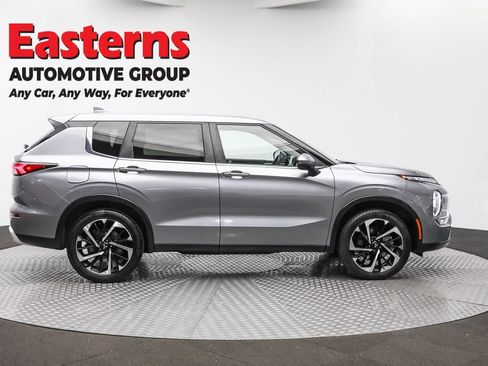 Used 2024 Mitsubishi Outlander SE image 4