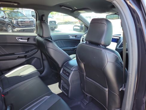 Used 2022 Ford Edge ST image 25