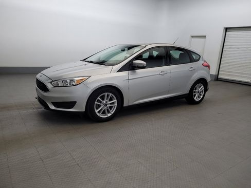 Used 2017 Ford Focus SE FWD image 2