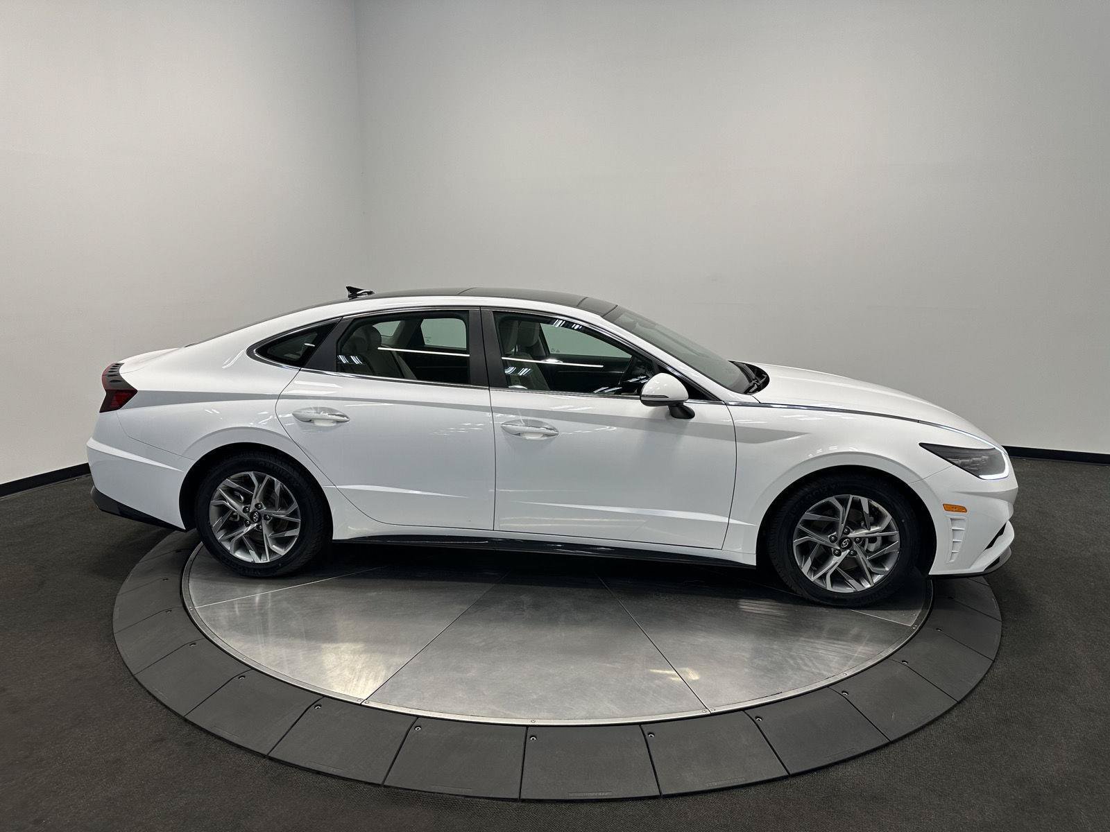 Certified 2023 Hyundai Sonata SEL w/ Convenience Package FWD image 8