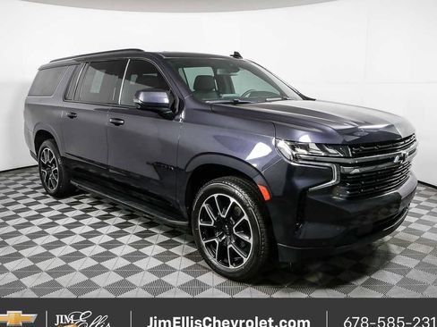 Used 2022 Chevrolet Suburban RST w/ Luxury Package image 27