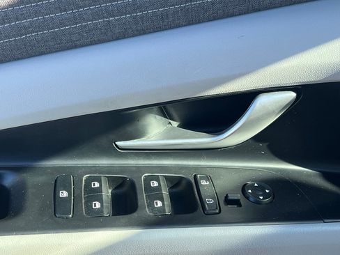 Certified 2024 Hyundai Elantra Limited image 25