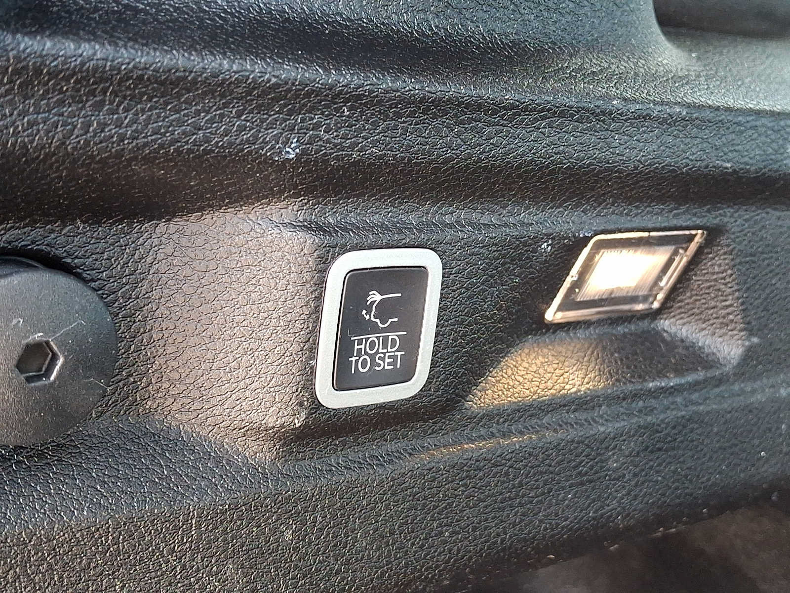 Used 2023 Jeep Grand Cherokee L Laredo AWD/4WD image 32
