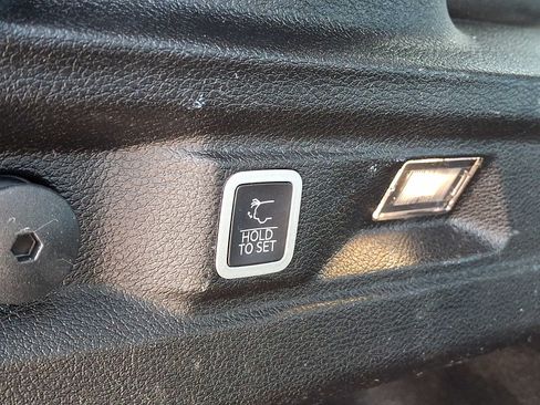 Used 2023 Jeep Grand Cherokee L Laredo AWD/4WD image 32