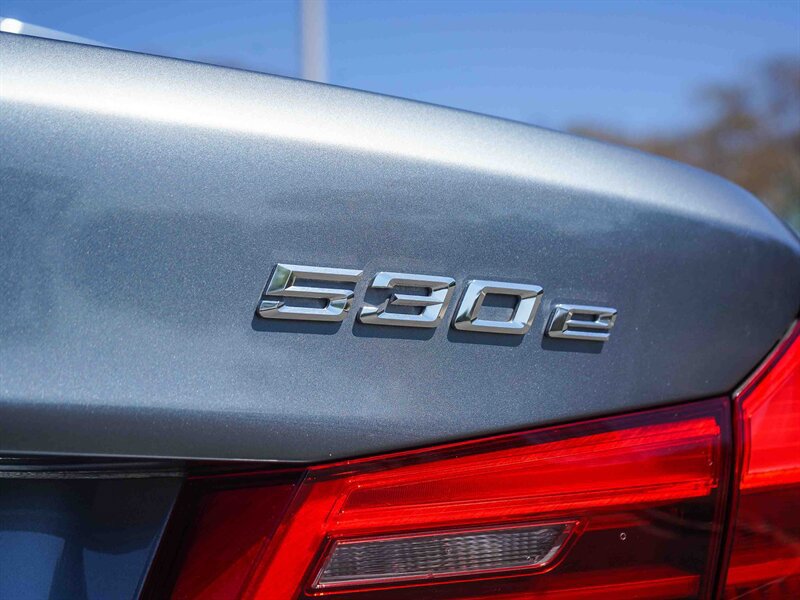 Used 2019 BMW 530e w/ M Sport Package RWD image 16