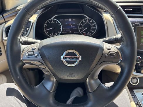 Used 2019 Nissan Murano Platinum image 2
