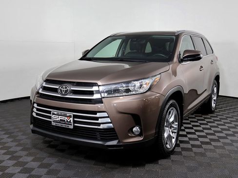 Used 2018 Toyota Highlander Limited image 3
