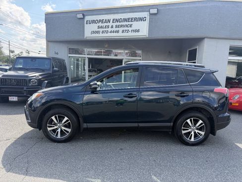 Used 2018 Toyota RAV4 XLE AWD/4WD image 4