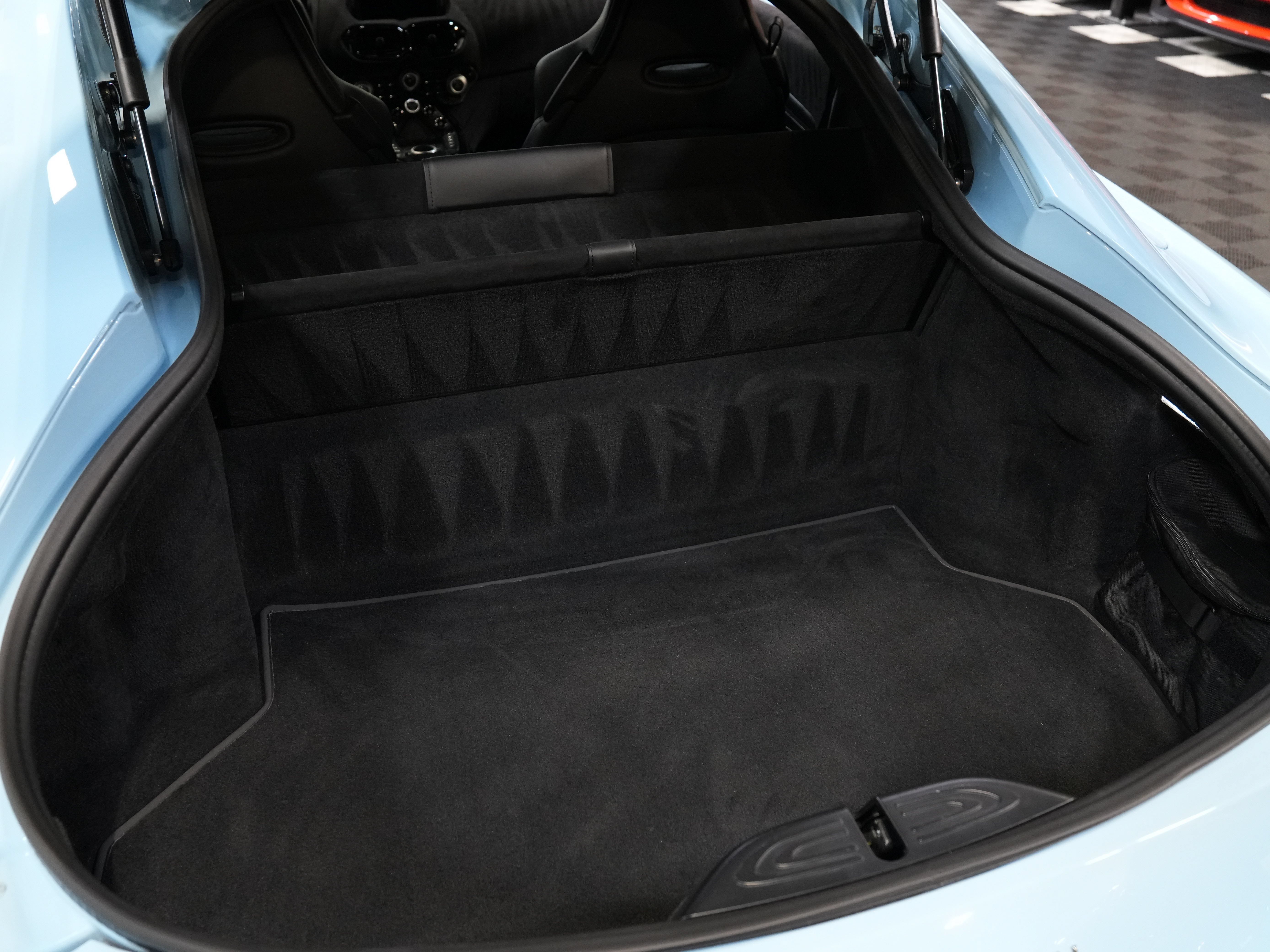 Used 2020 Aston Martin V8 Vantage Coupe RWD image 44