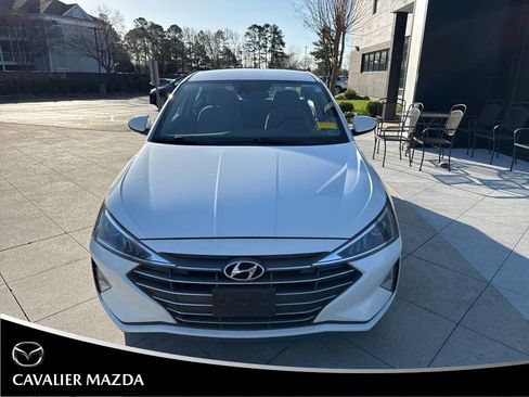 Used 2019 Hyundai Elantra SEL image 2