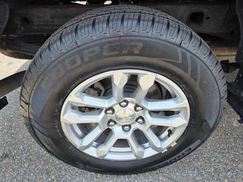 Used 2022 Chevrolet Silverado 1500 LT AWD/4WD image 10