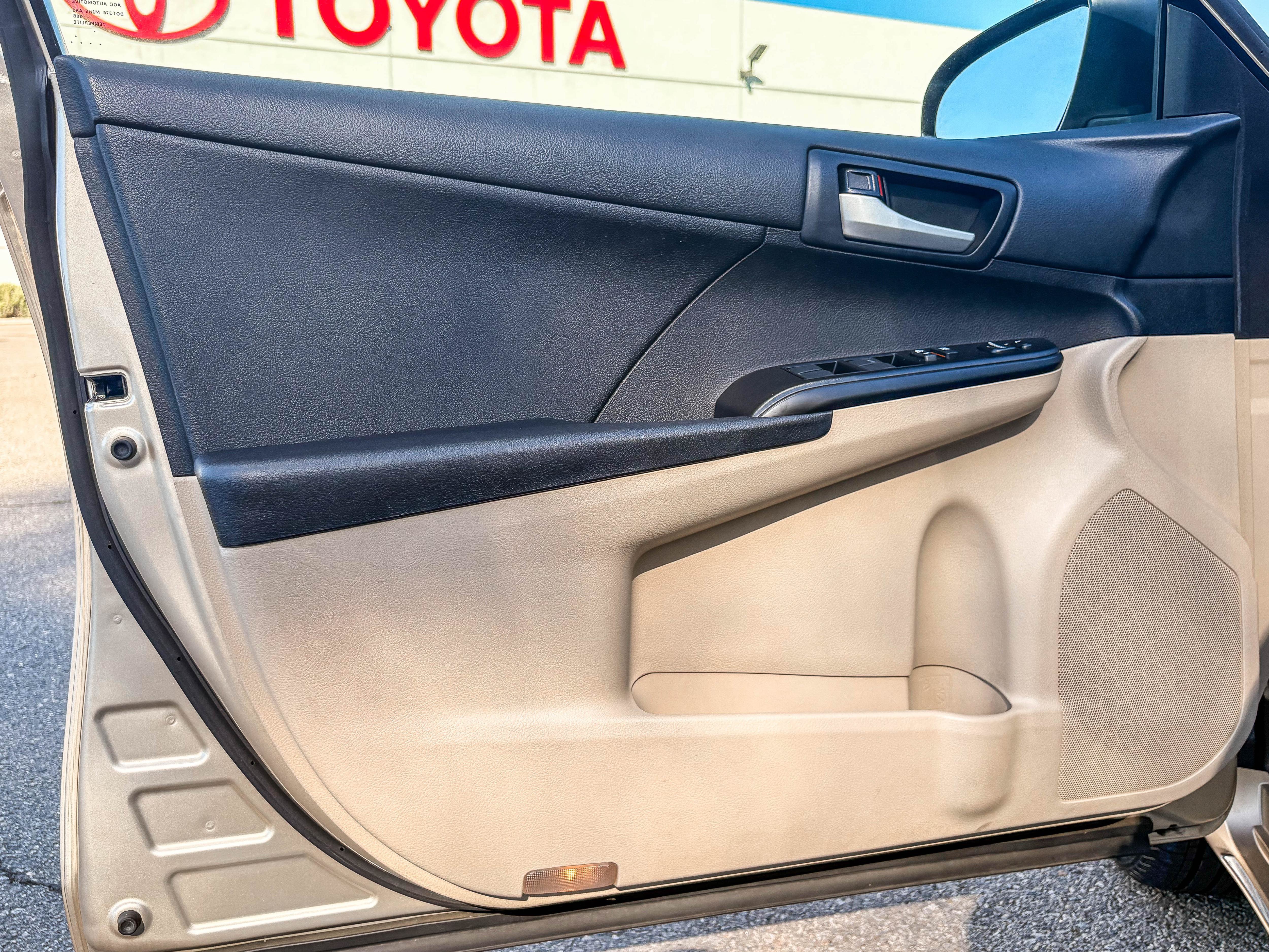 Used 2012 Toyota Camry LE FWD image 20