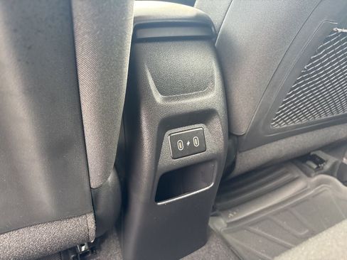 Certified 2024 Hyundai Venue SEL FWD image 35