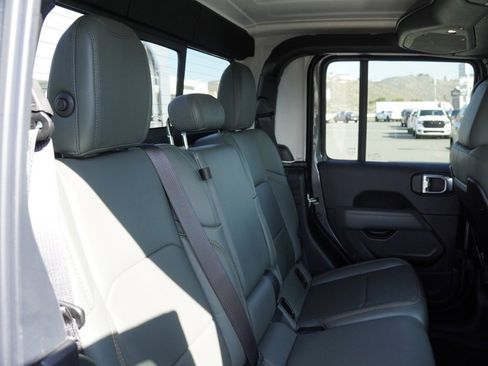 Used 2024 Jeep Gladiator Mojave w/ Convenience Group image 25