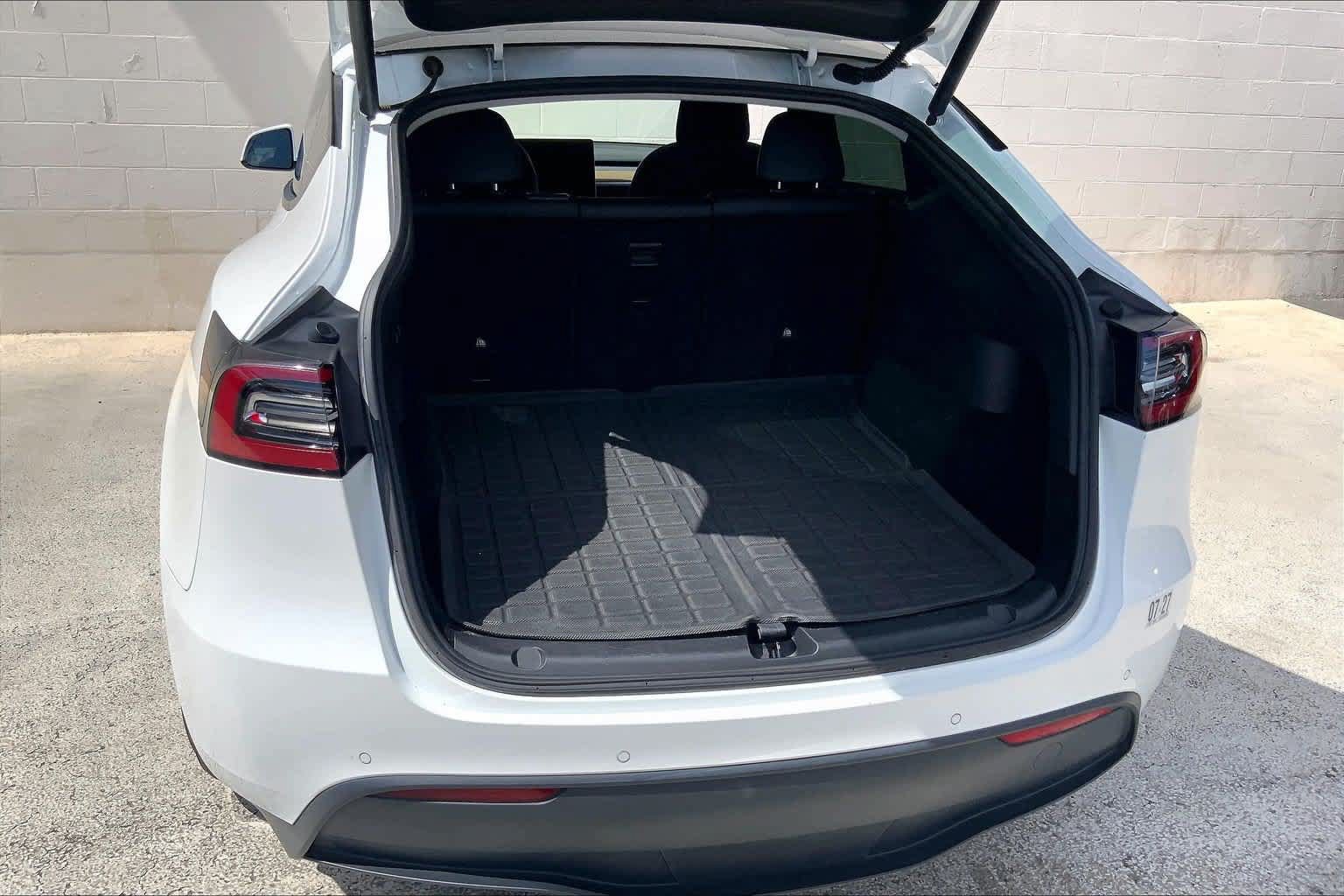Used 2022 Tesla Model Y Performance AWD/4WD image 18