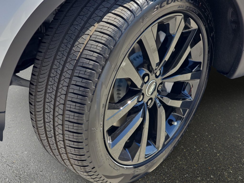 New 2026 Land Rover Discovery S AWD/4WD image 35