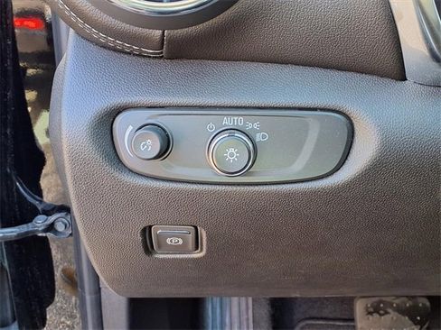 Used 2023 Chevrolet Blazer LT image 13