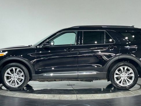 Used 2023 Ford Explorer XLT w/ Equipment Group 202A AWD/4WD image 6