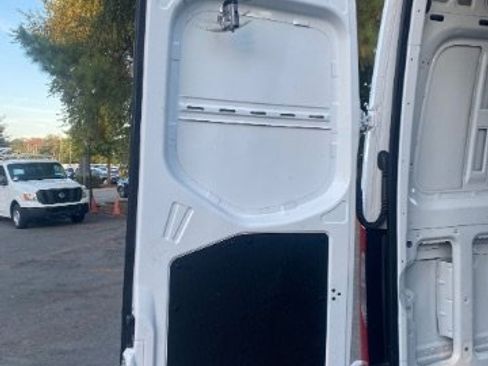Used 2022 Mercedes-Benz Sprinter 2500 image 7