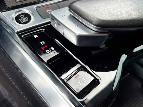 Used 2021 Audi e-tron Premium w/ Convenience Plus Package AWD/4WD image 17