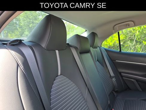 Used 2019 Toyota Camry SE FWD image 14