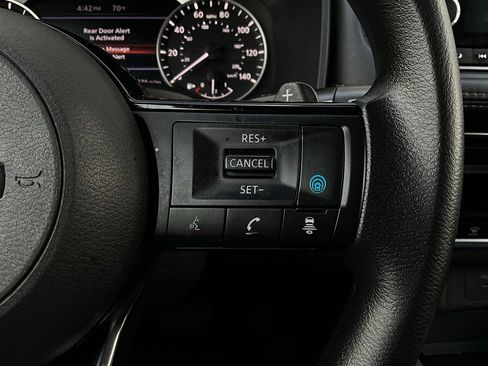 Used 2023 Nissan Rogue SV image 34