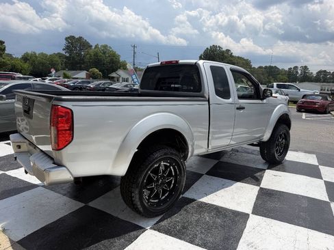Used 2016 Nissan Frontier SV RWD image 6