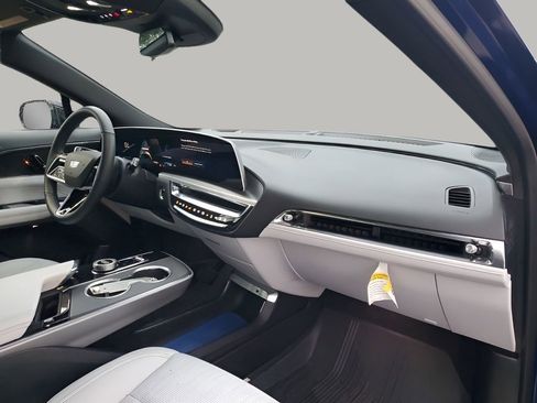 Certified 2024 Cadillac Lyriq Luxury image 14