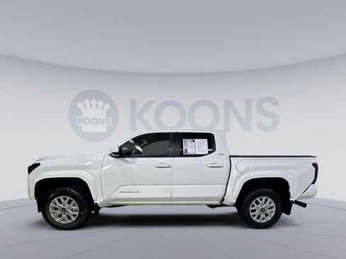 Used 2025 Toyota Tacoma SR5 image 8