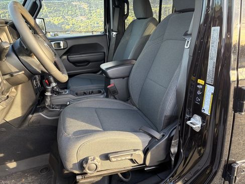 Used 2024 Jeep Wrangler Unlimited w/ LED Headlamp & Fog Lamp Group image 8