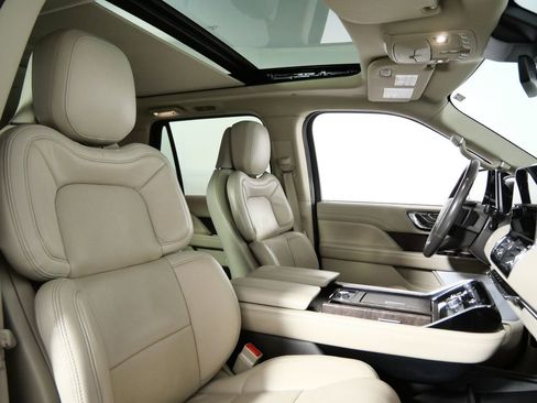 Certified 2021 Lincoln Navigator Reserve w/ Luxury Package AWD/4WD image 11