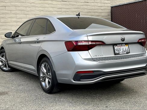 Certified 2024 Volkswagen Jetta SE image 10