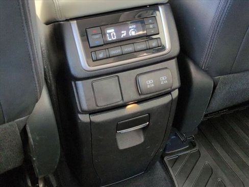 Used 2020 Subaru Ascent Limited w/ Technology Package AWD/4WD image 18